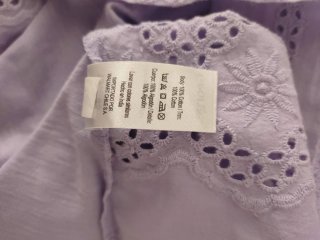 Camiseta lila con bordado