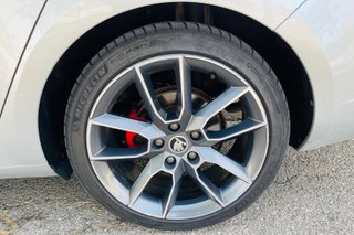 Skoda Octavia Combi 2.0 TSI 220cv DSG RS