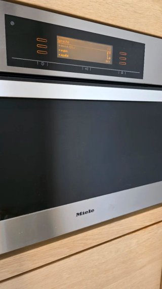 Es un horno de vapor Miele con función de horno