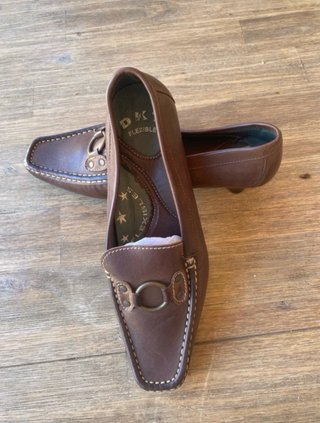 Zapatos de tacón marrones