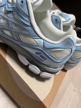 Zapatillas Asics Azules y Blancas