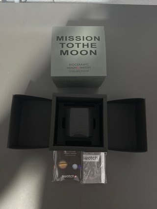 Caja Swatch Bioceramic MoonSwatch Mission to the M