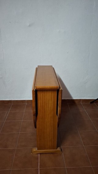 Mesa ovalada plegable de madera