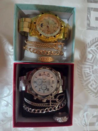 Conjunto de relojes y pulseras elegantes