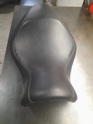 Asiento de moto negro