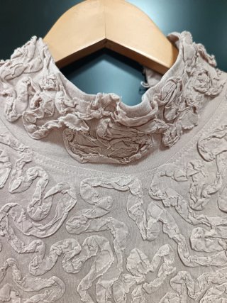 Camiseta Zara beige con textura