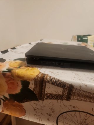 PS4 (PlayStation 4) Negra sin mando