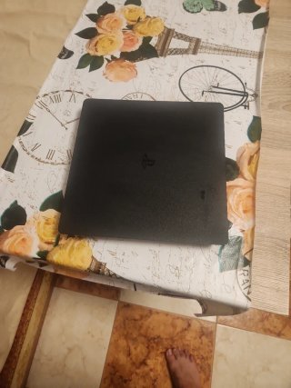 PS4 (PlayStation 4) Negra sin mando