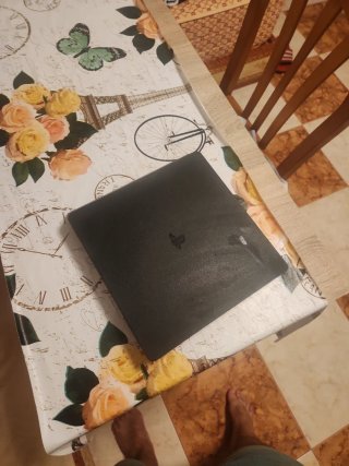 PS4 (PlayStation 4) Negra sin mando