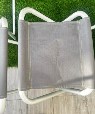 Mesa y 4 taburetes plegables Quechua