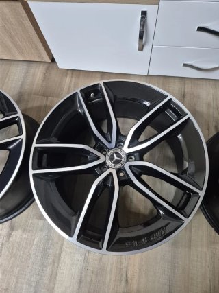 Llantas por unidad Mercedes-Benz AMG