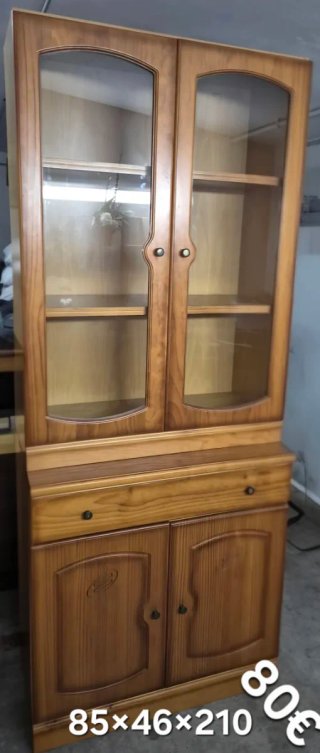 Mueble comedor madera con vitrina
