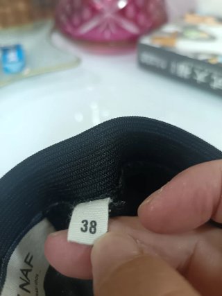 Falda corta negra con volantes