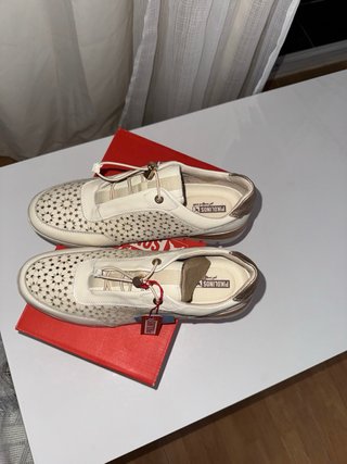 Zapatos Pikolinos Blanco y Dorado