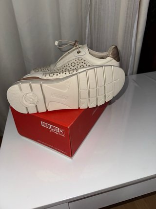 Zapatos Pikolinos Blanco y Dorado