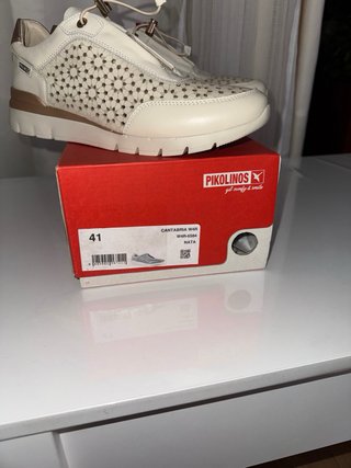 Zapatos Pikolinos Blanco y Dorado