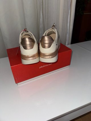 Zapatos Pikolinos Blanco y Dorado