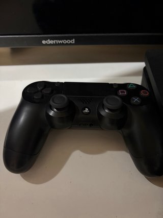 PS4 Slim 1TB + Mando + 2 Juegos