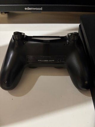 PS4 Slim 1TB + Mando + 2 Juegos