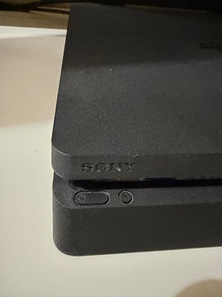PS4 Slim 1TB + Mando + 2 Juegos