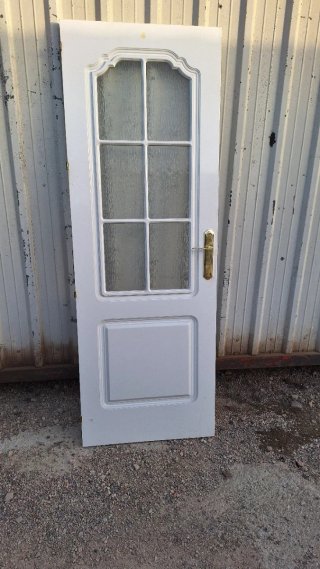 Puerta de cocina blanca con cristal