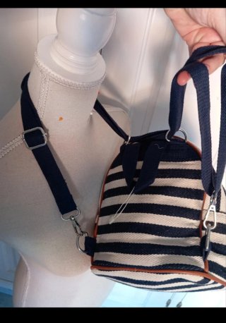 Mochila rayas azules y blancas