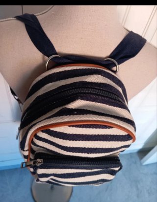 Mochila rayas azules y blancas