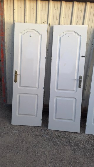 Puertas de baño blancas
