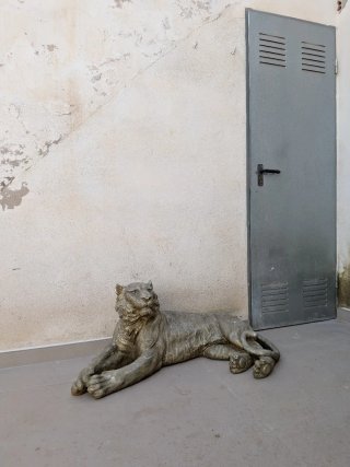 Escultura de Tigre Plateado