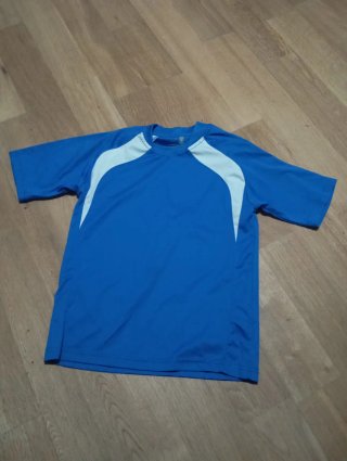 Camiseta deportiva niño azul