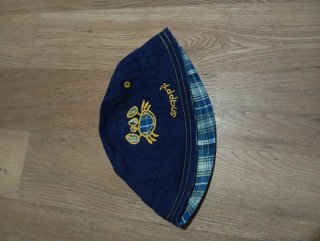 Gorra de bebé azul con dibujo