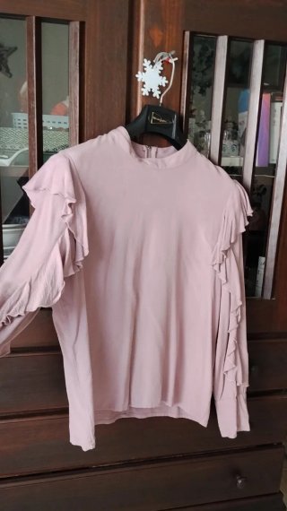 Blusa rosa con volantes