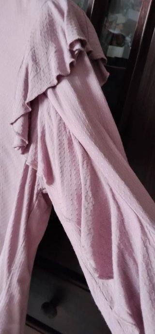 Blusa rosa con volantes