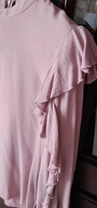 Blusa rosa con volantes