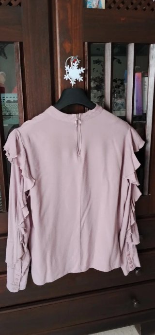 Blusa rosa con volantes