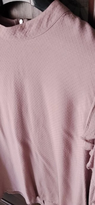 Blusa rosa con volantes