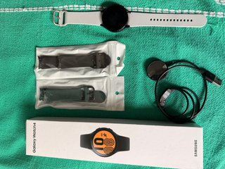 Samsung Galaxy Watch 4 44mm gris y negro