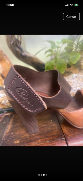 Tacones de piel beige y marrón