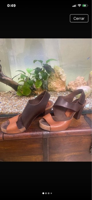 Tacones de piel beige y marrón