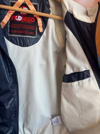 Cazadora bomber azul con capucha