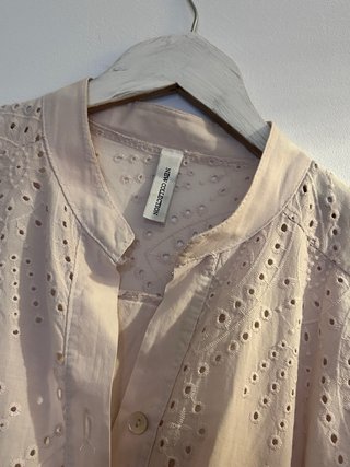 Blusa beige bordada talla 44