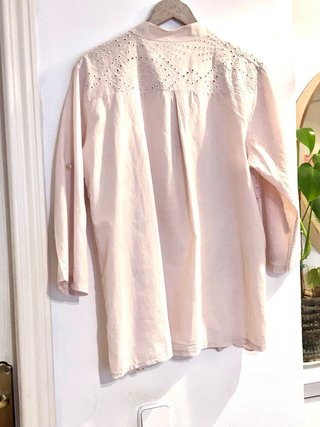 Blusa beige bordada talla 44
