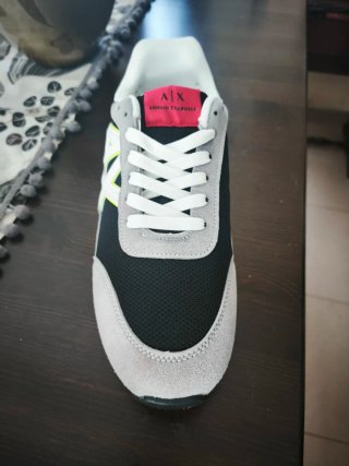 Zapatillas Armani Exchange Negras y Grises rojas..