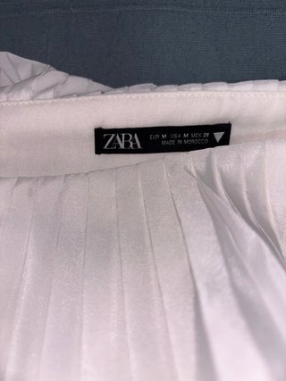 Vestido Zara blanco volantes y plisado