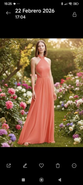 Vestido de fiesta lila con plumas