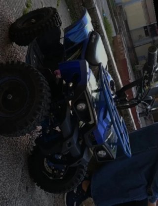 Cuatrimoto Todoterreno Azul y Negra