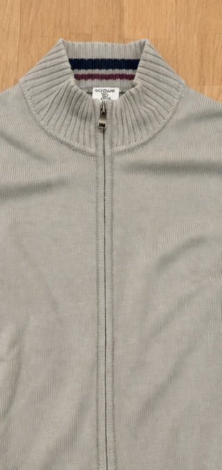 Chaqueta de punto KOKUE gris con cremallera