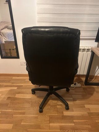 Silla de oficina polipiel negra