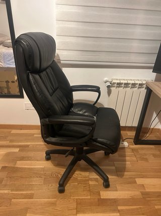 Silla de oficina polipiel negra