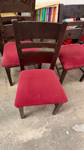 Sillas de madera maciza antiguas